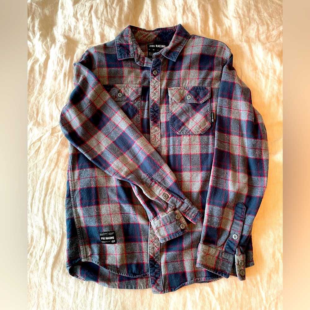 Men’s medium Fox Racing flannel in gray, red, and navy.